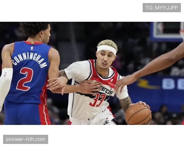 库兹马无球跑动效率提升，拉开空间改变奇才进攻结构