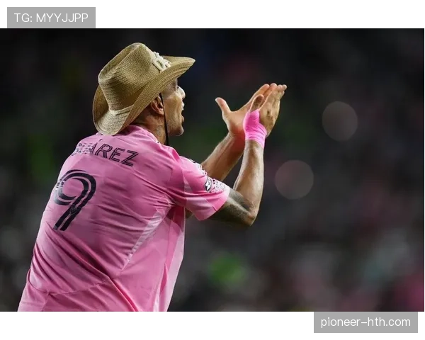 苏亚雷斯训练完回家直接啃牛排，这食量谁顶得住